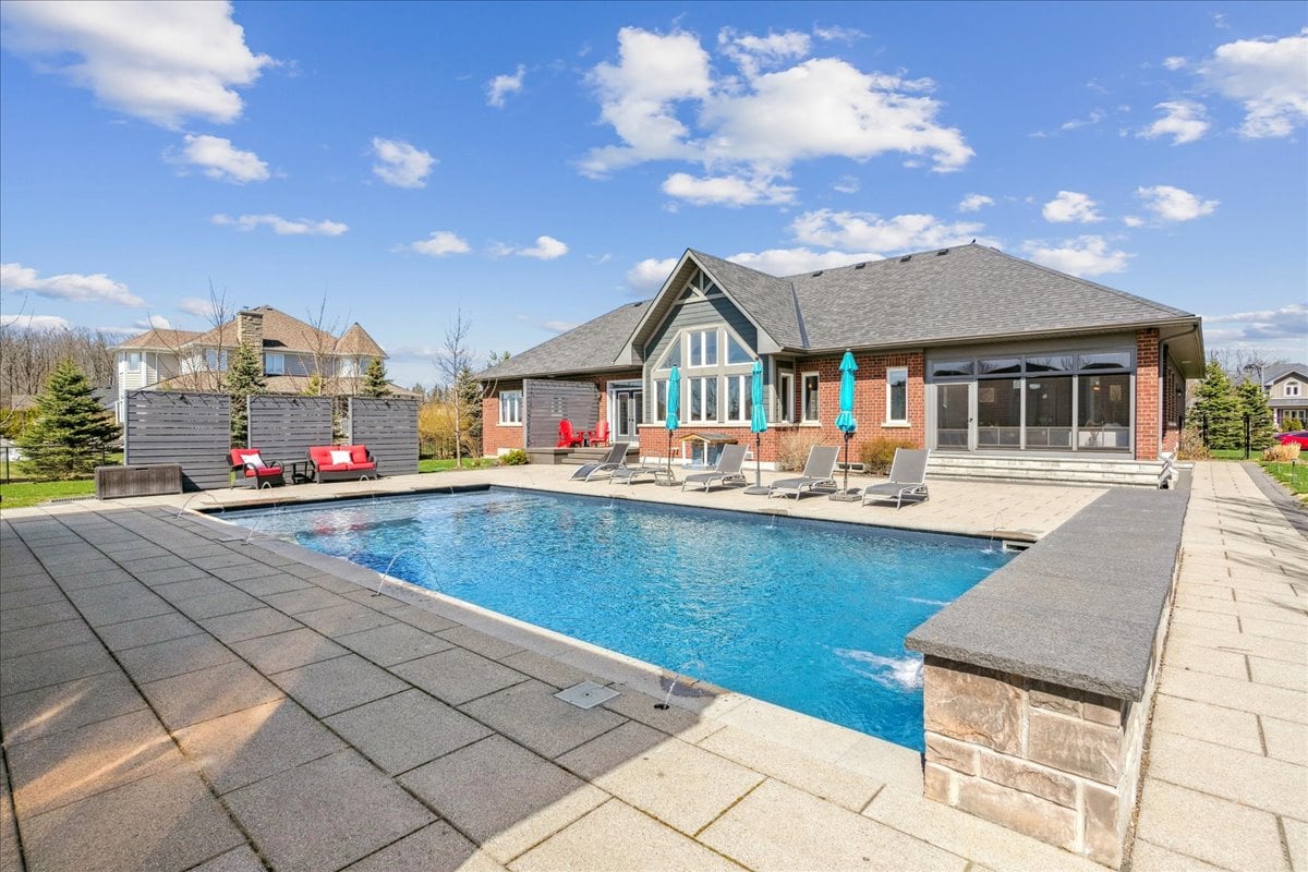 16 Goodwood St, Uxbridge