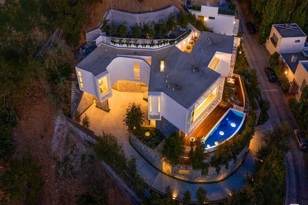 Luminous Palazzo
