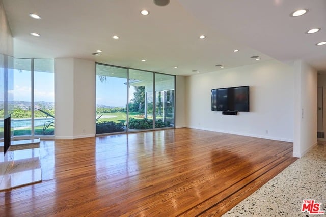1070 Somera Rd