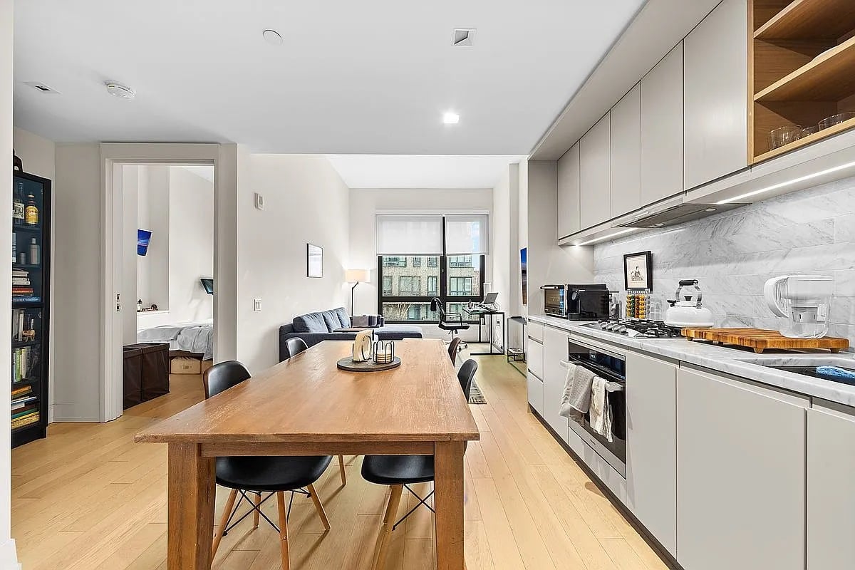 550 Vanderbilt Ave APT 207