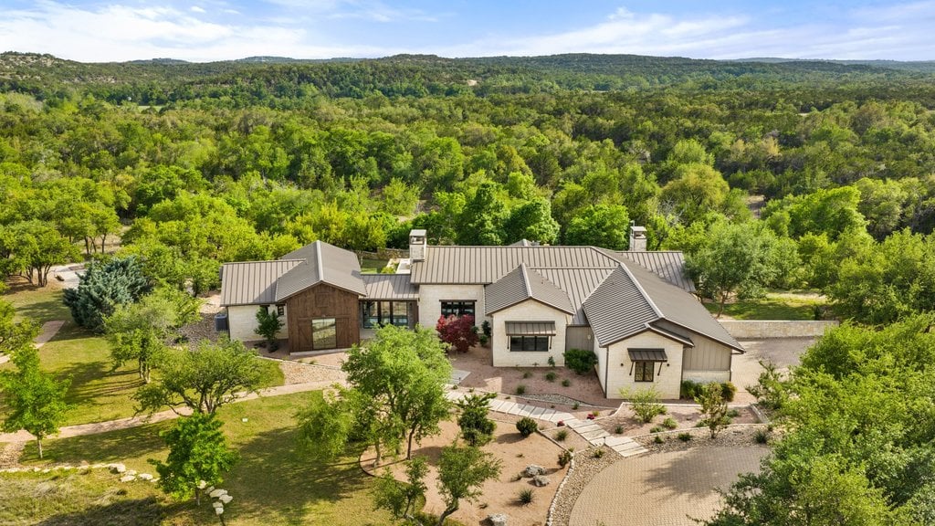 Horseman's Paradise in the heart of Dripping Springs