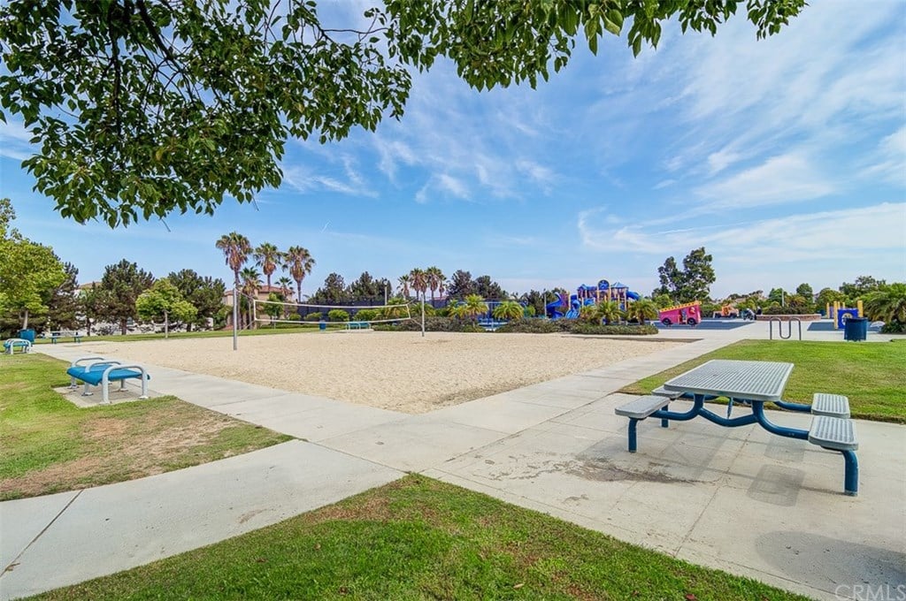 7461 Shelter Cove Cir
