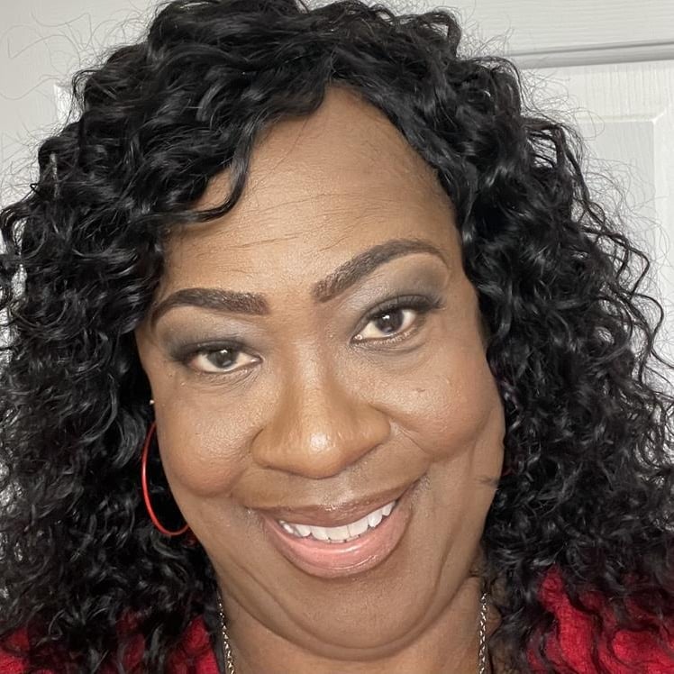 Karen Peters Charlotte NC Real Estate Agent Headshot