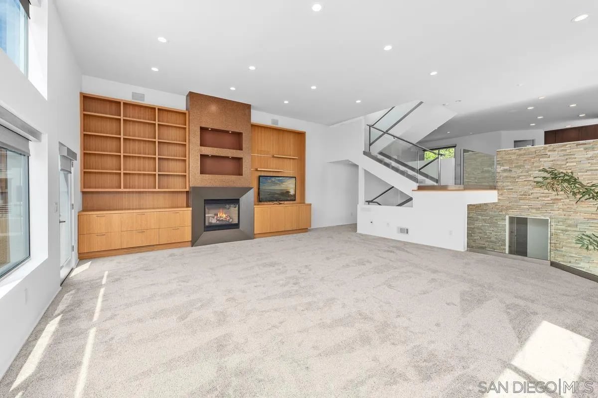 2885 Fallbrook Ln