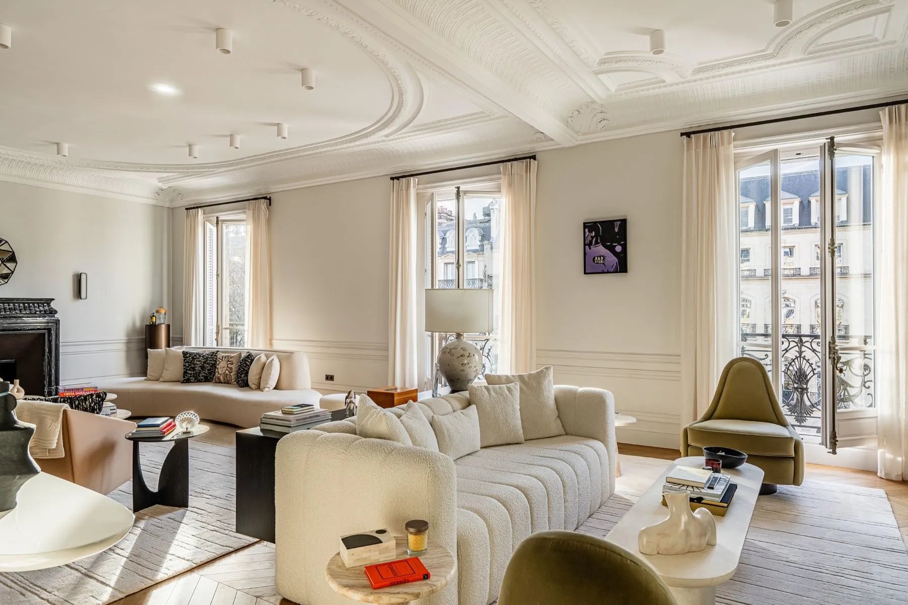 Prestigious apartment in golden triangle Paris 8
