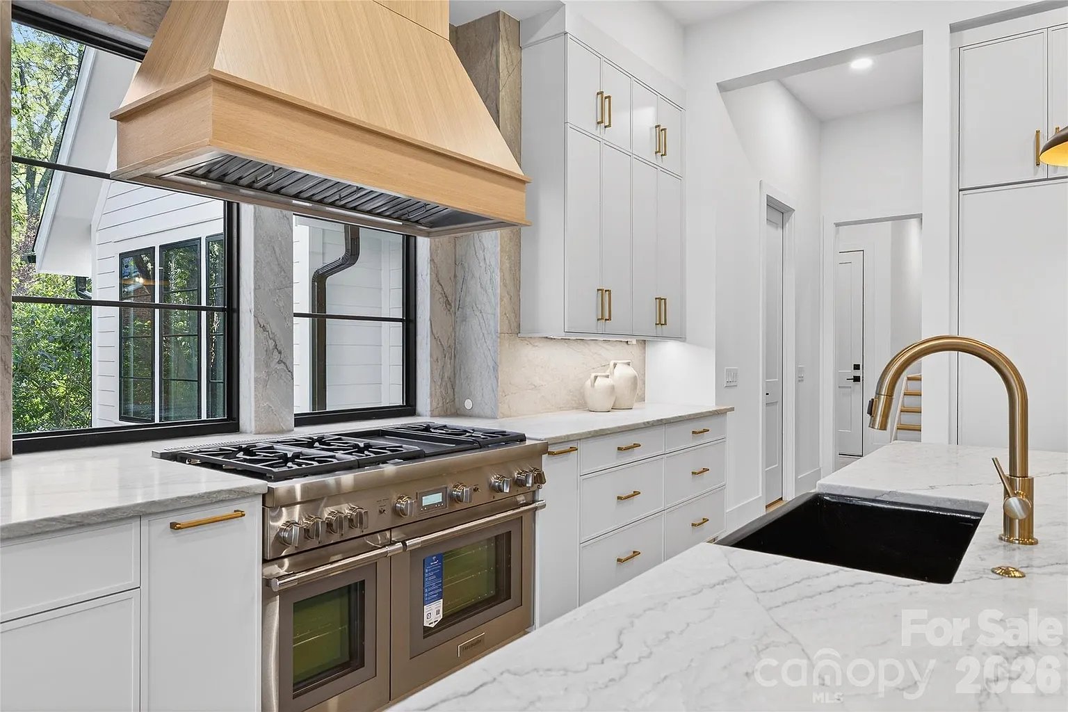1209 Meadowood Ln