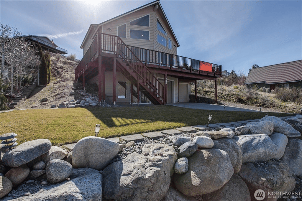 380 Beach Dr