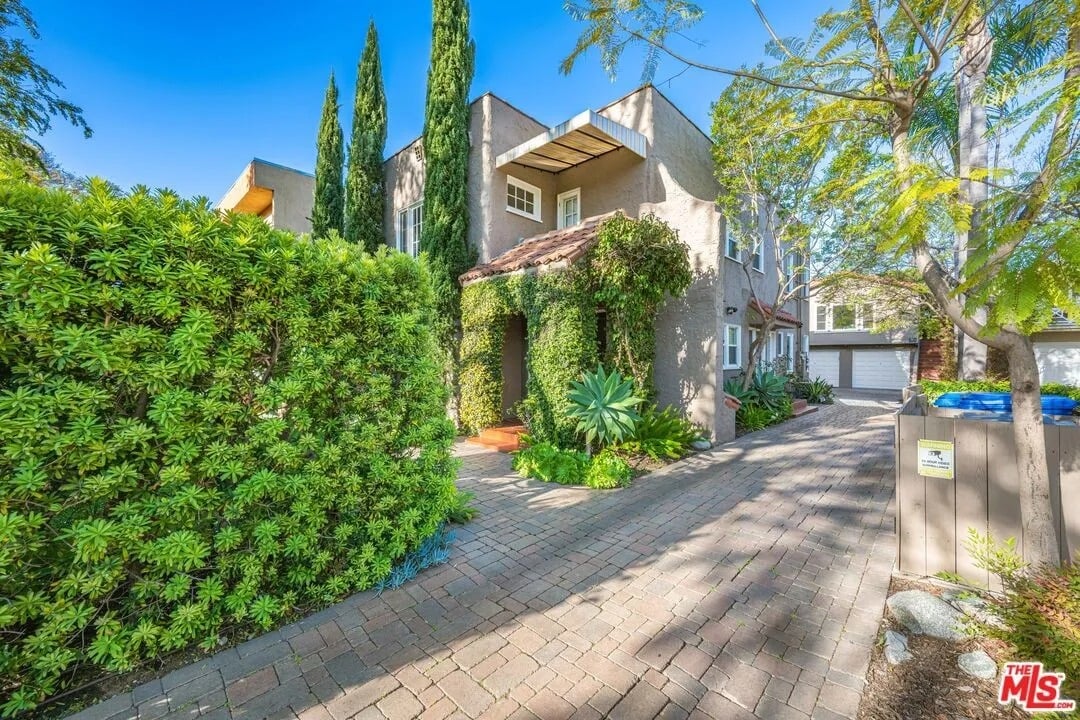 745 Hayworth Ave.
