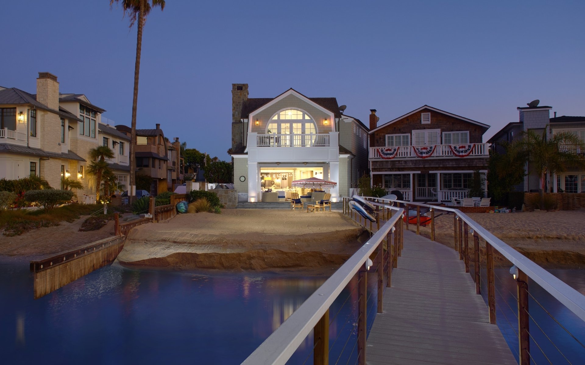 1324 E Balboa Boulevard