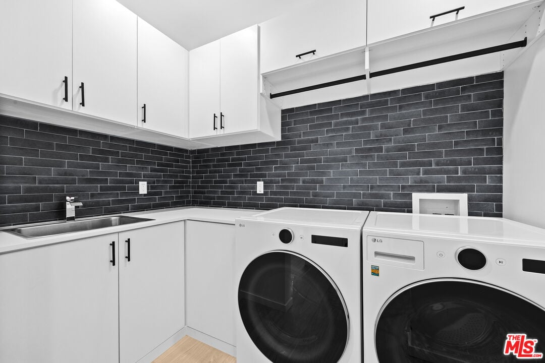 Castle Heights Pl, 90034