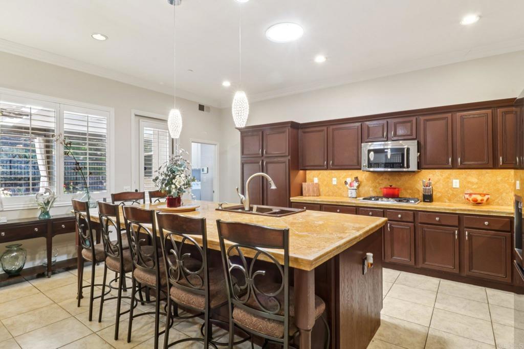744 Inverlochy Dr