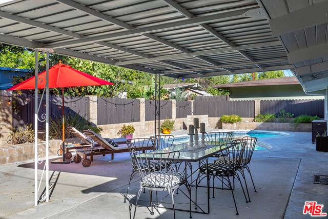 22835 Calabash St, Woodland Hills, CA