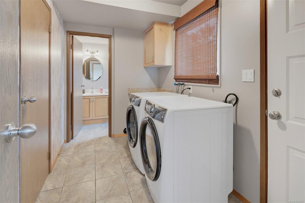 2056 Skyline Cres