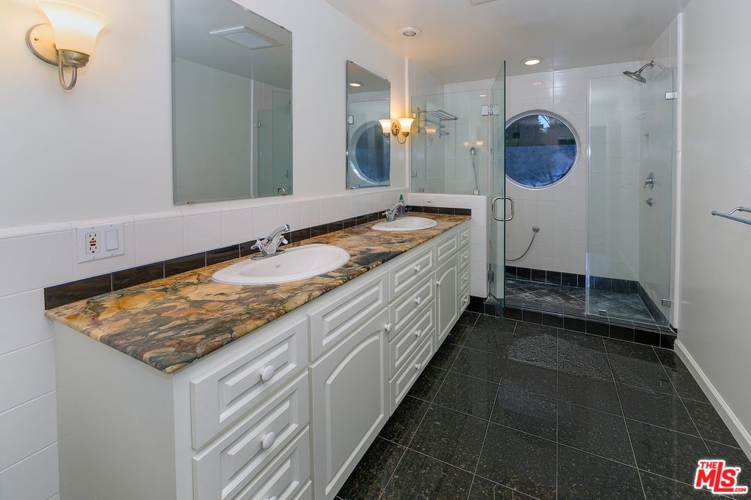 9132 Hillsboro Dr