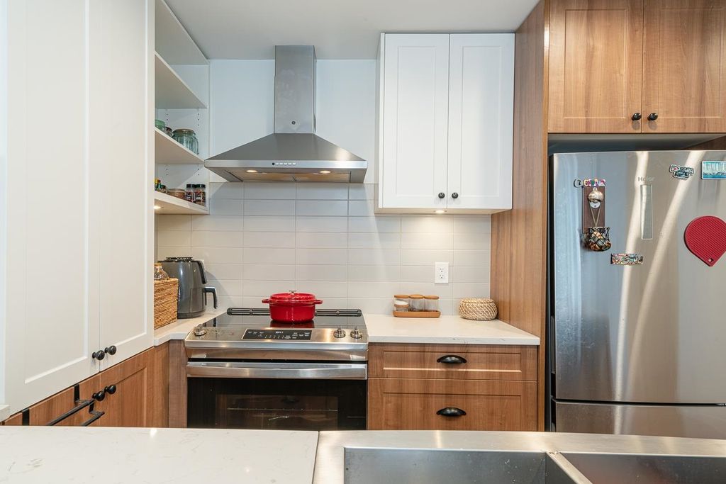 20487 65 Ave, #B202