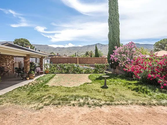 3004 Los Robles