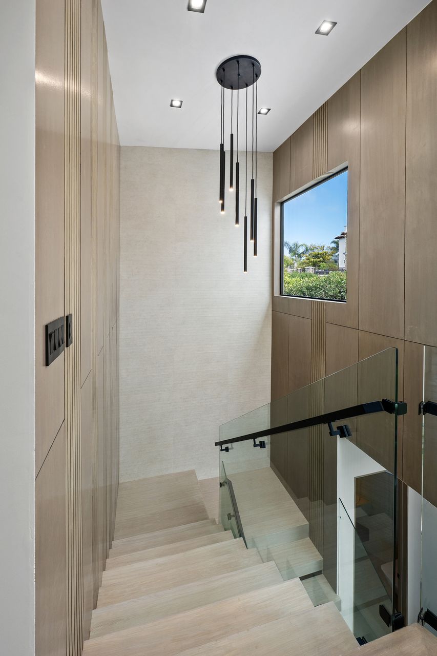 6627 Muirlands Dr, La Jolla, CA 92037