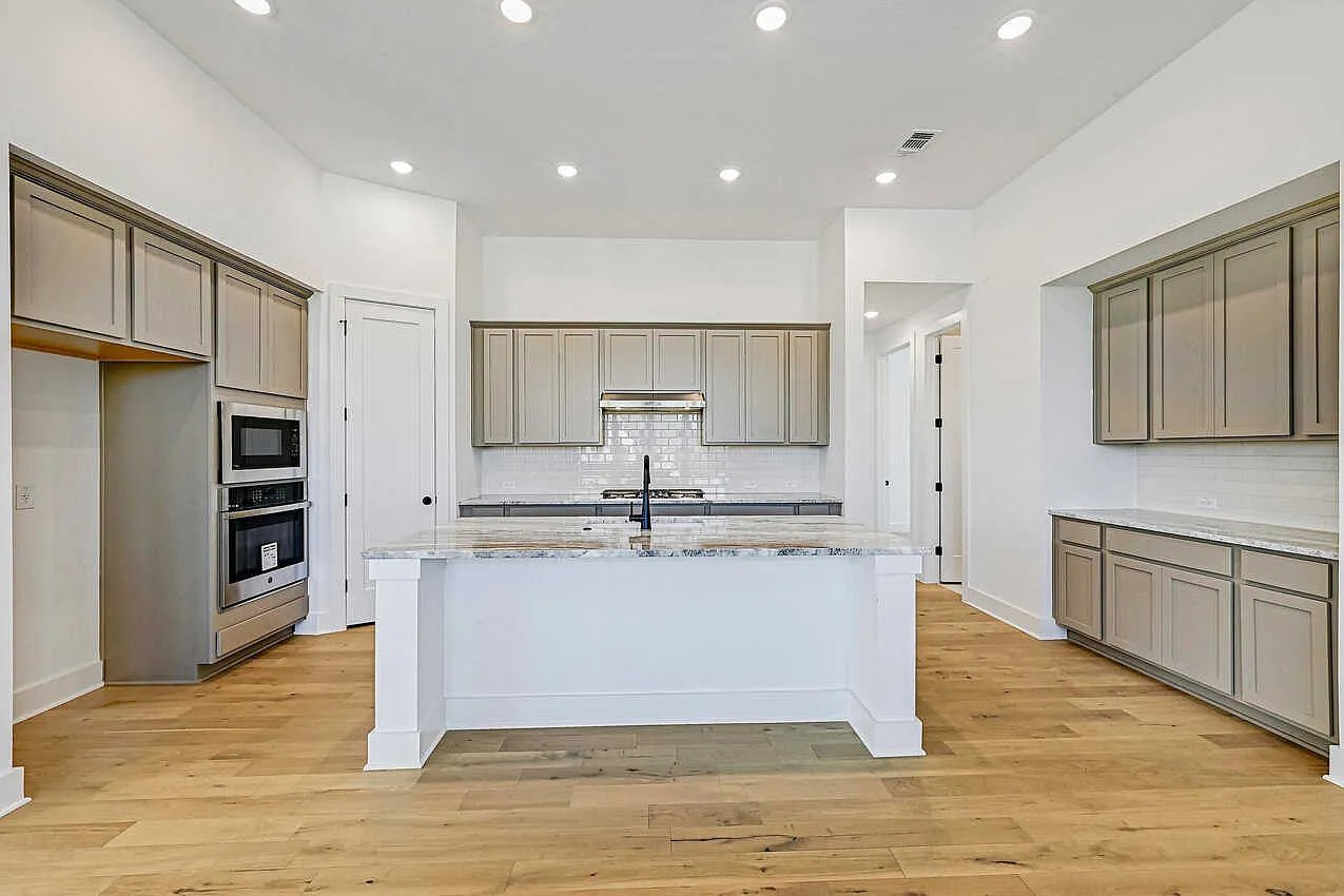 8317 Royal Elflower Rd