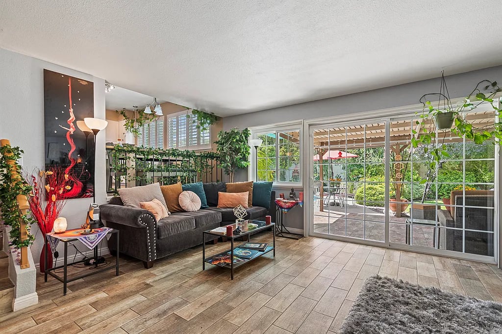 5843 Thor Dr