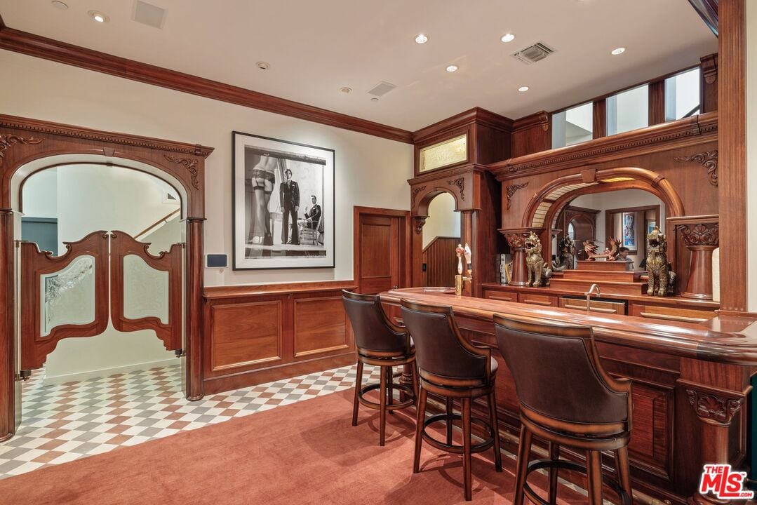 Aria Manor, Sunset Plaza Dr, 90069