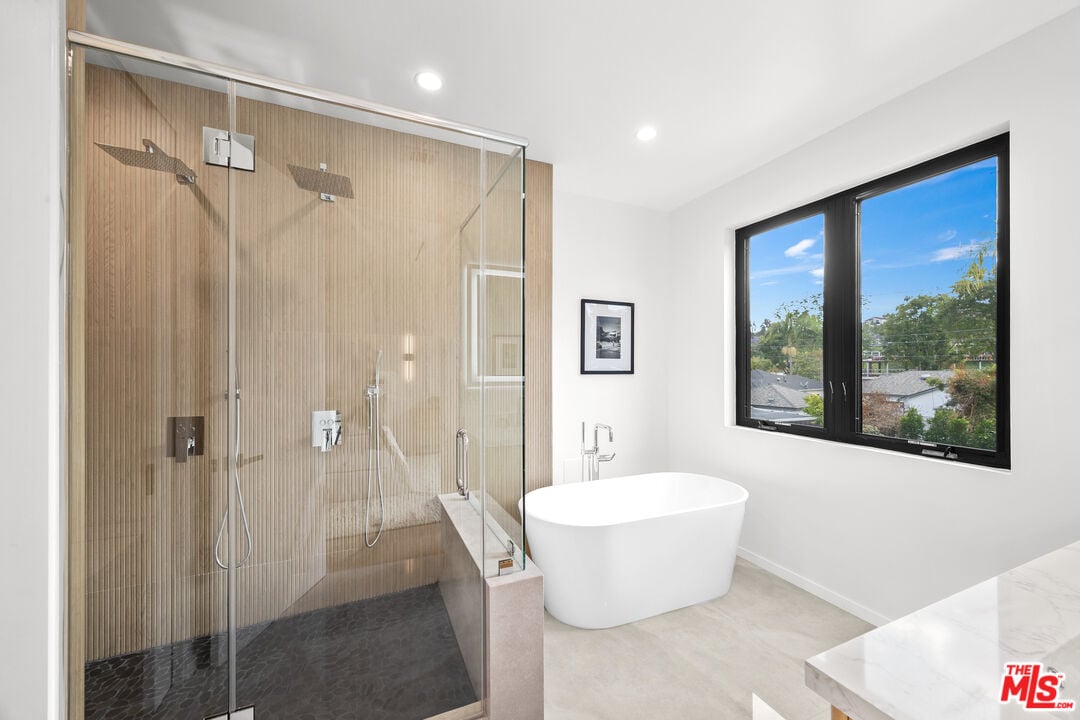 Castle Heights Pl, 90034