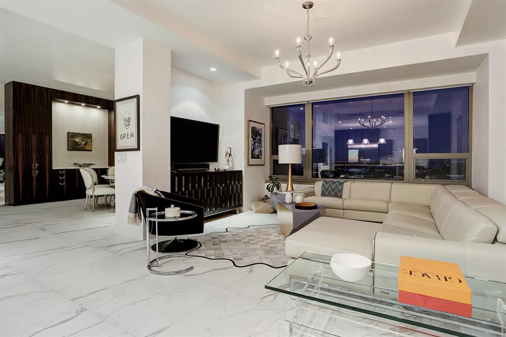 1275 S Post Oak Ln #1001