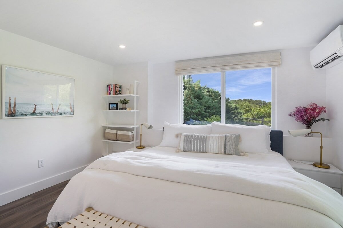 Oak Bluffs Renovated Retreat