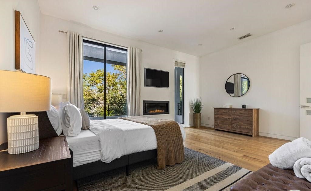 N Edinburgh Avenue, 90048