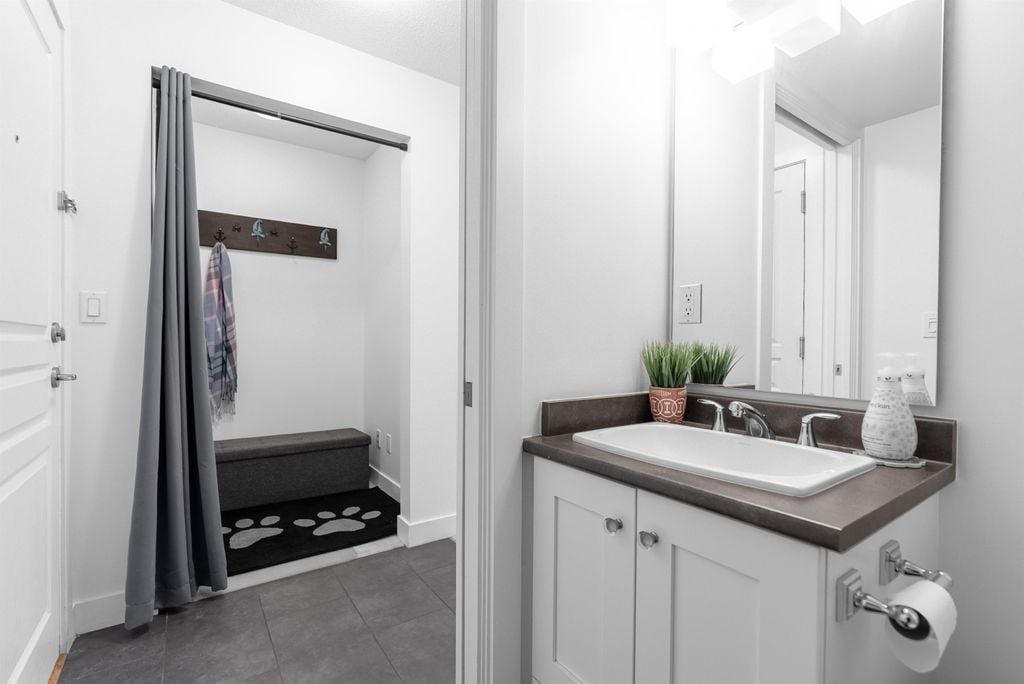 4550 Fraser St, #206