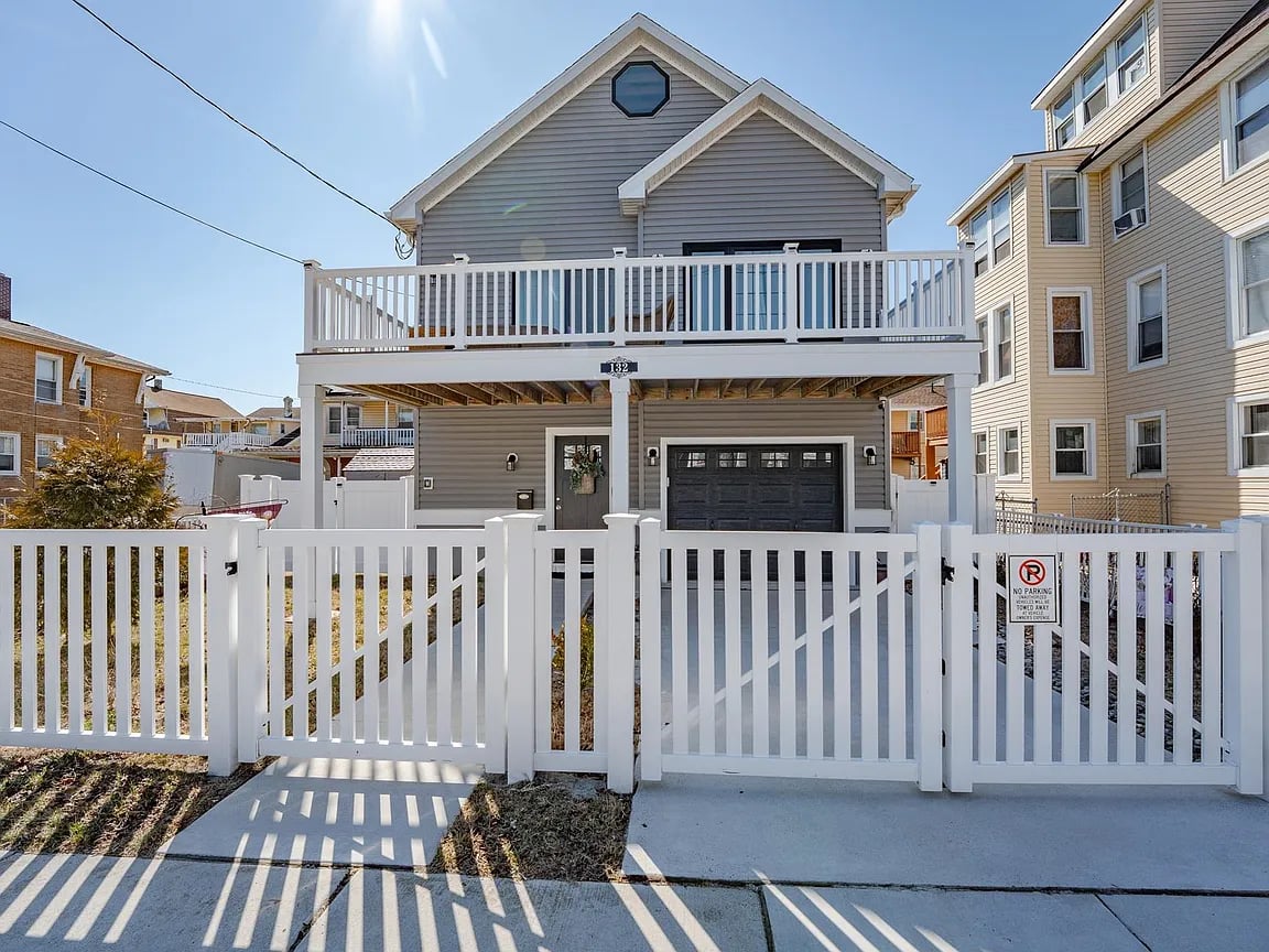 132 E Hand Ave
