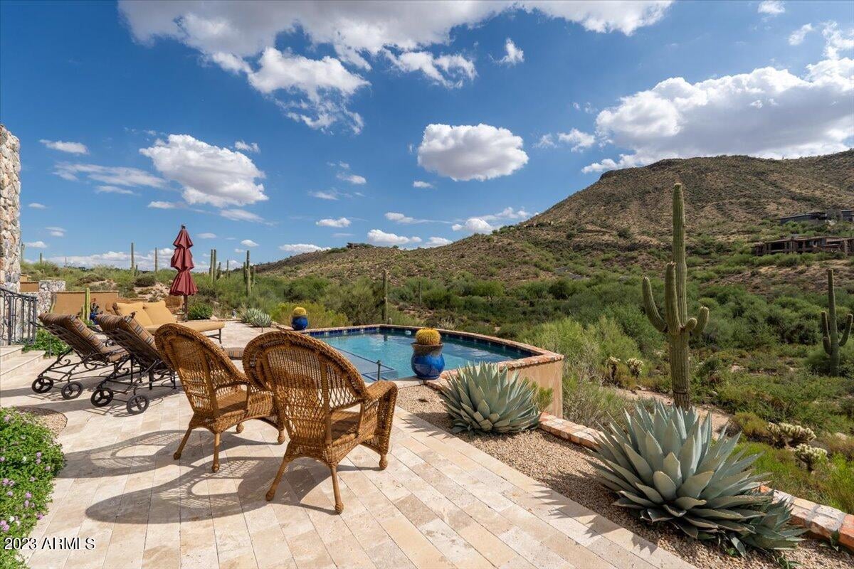 9514 E Madera Dr
