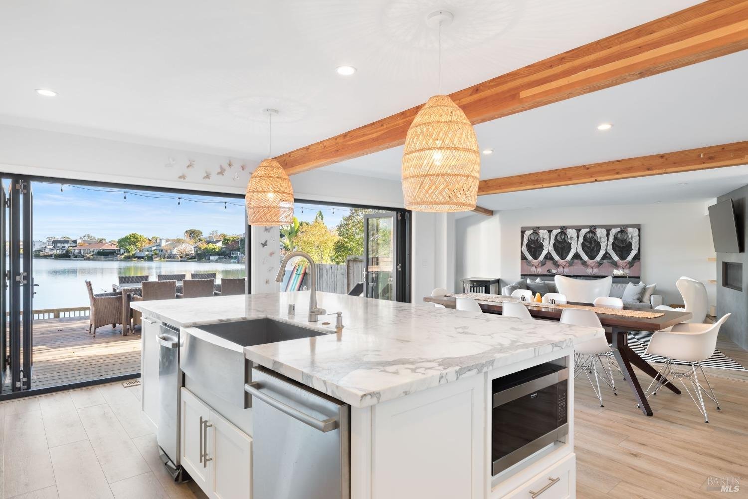 543 Riviera Cir