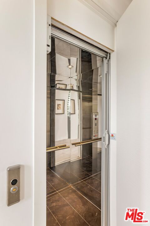 Aurelian Pavilion, W Sunset Blvd, 90049