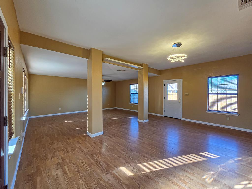 2101 Pershing Cir