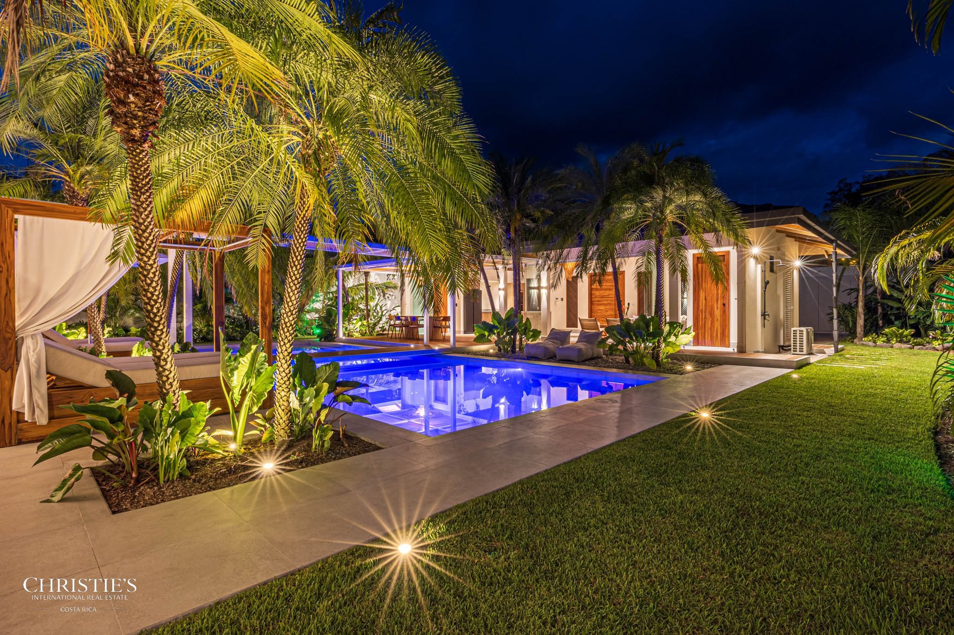 Casa Ohana – Comtemporary Luxury Villa, Steps from the Beach