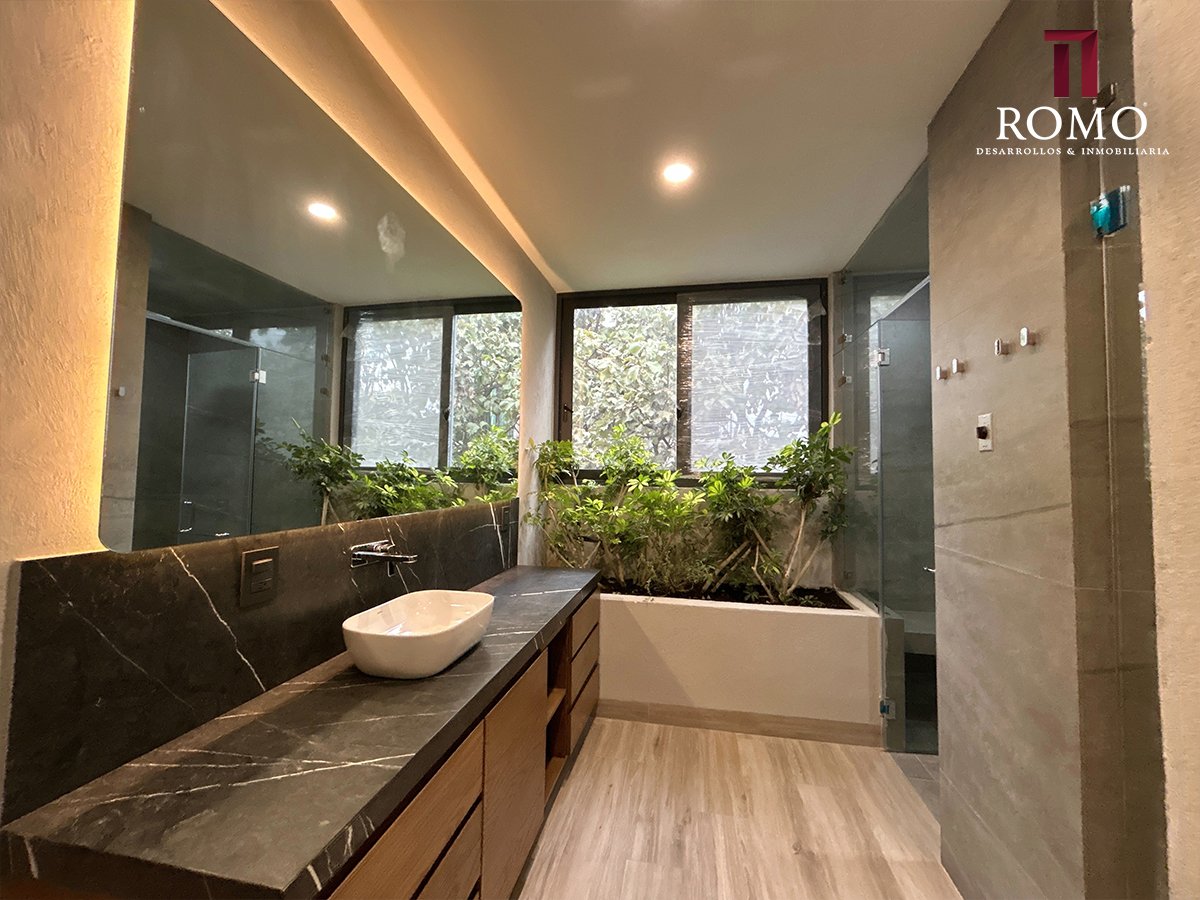 CASA CARRILLO EN VENTA EN BUGAMBILIAS $23'400,000.00 MN