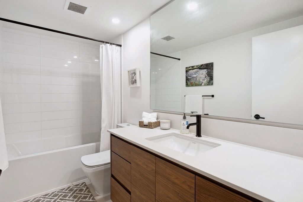 528 E 2nd St, #54