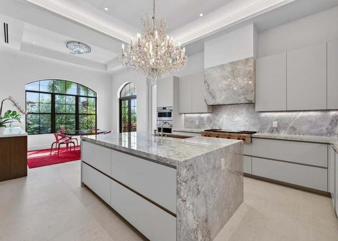 4013 Country Club Ln