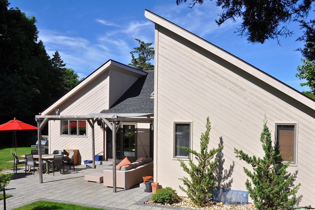 Light & Bright Contemporary with Pool