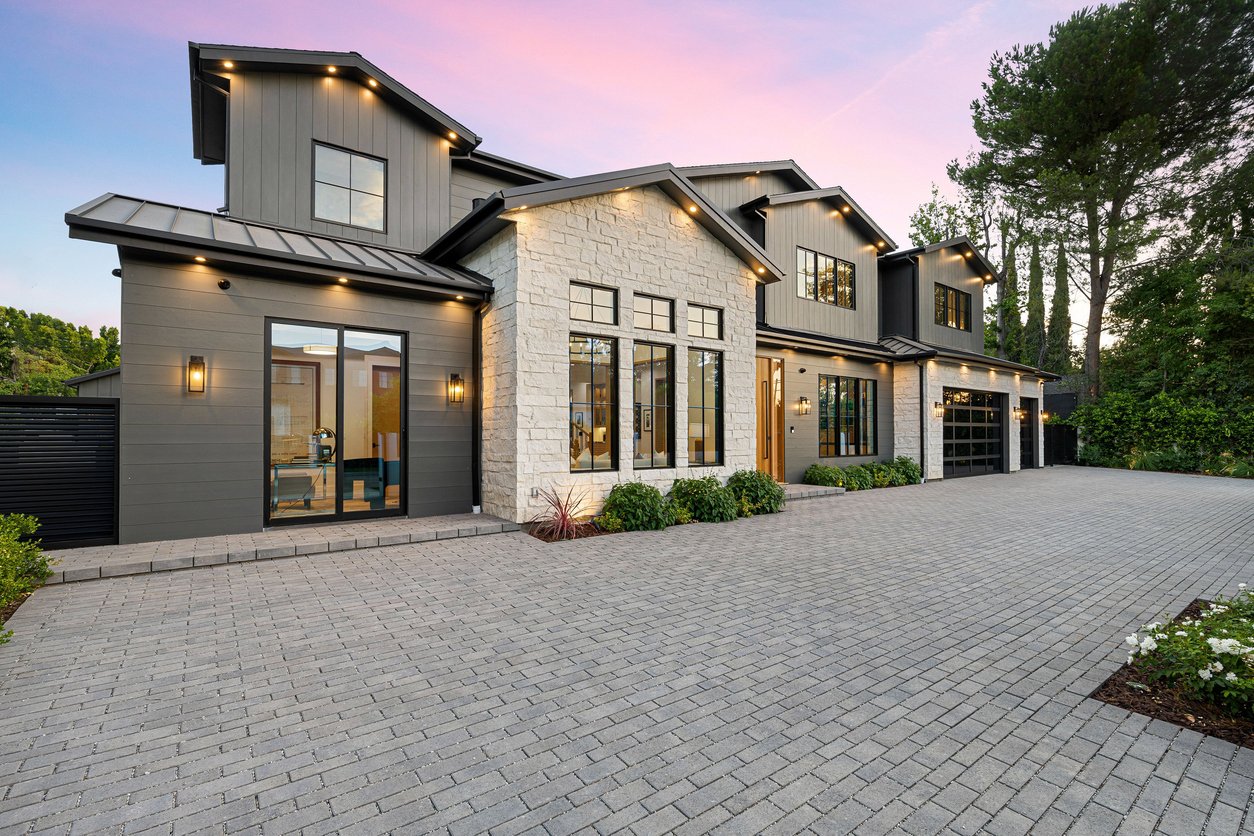 Ultra-Wealthy Use Luxury Real Estate