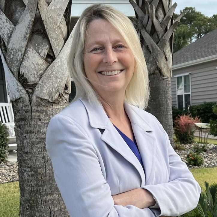 Teri Hyler Myrtle Beach, SC Real Estate Agent Headshot