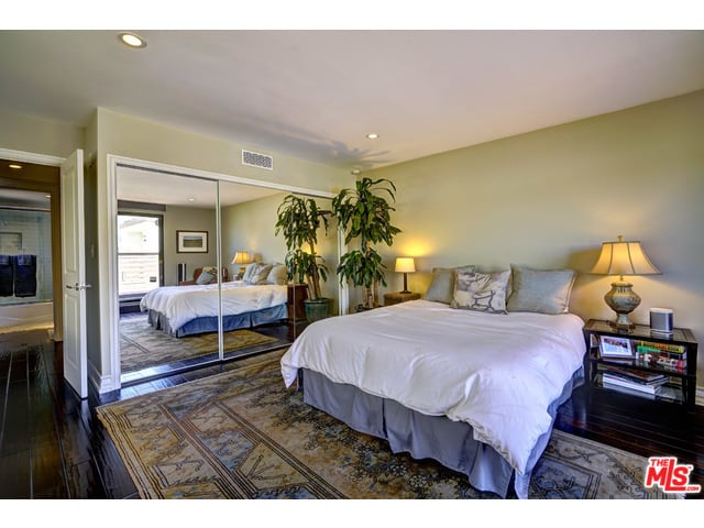 851 N Kings Rd #303