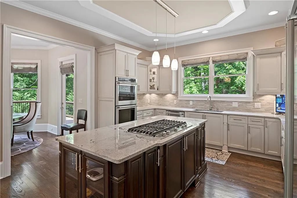 1555 Northcliff Trce
