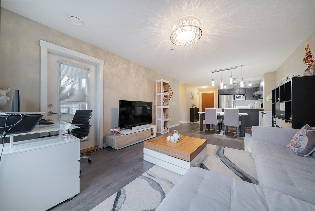 206-9288 Odlin Rd