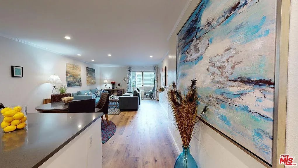 740 N Kings Rd APT 103