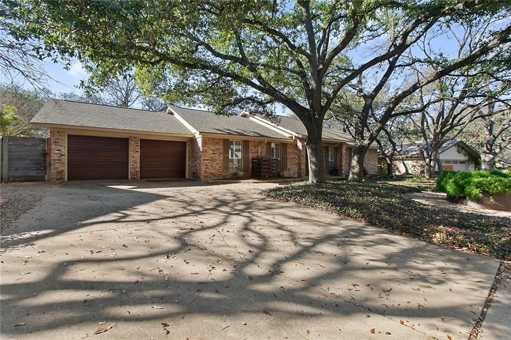 1806 Cresthaven Dr