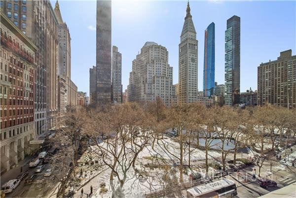 212 5TH AVE