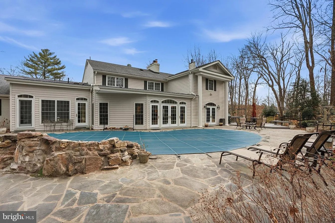 304 Chesapeake Dr