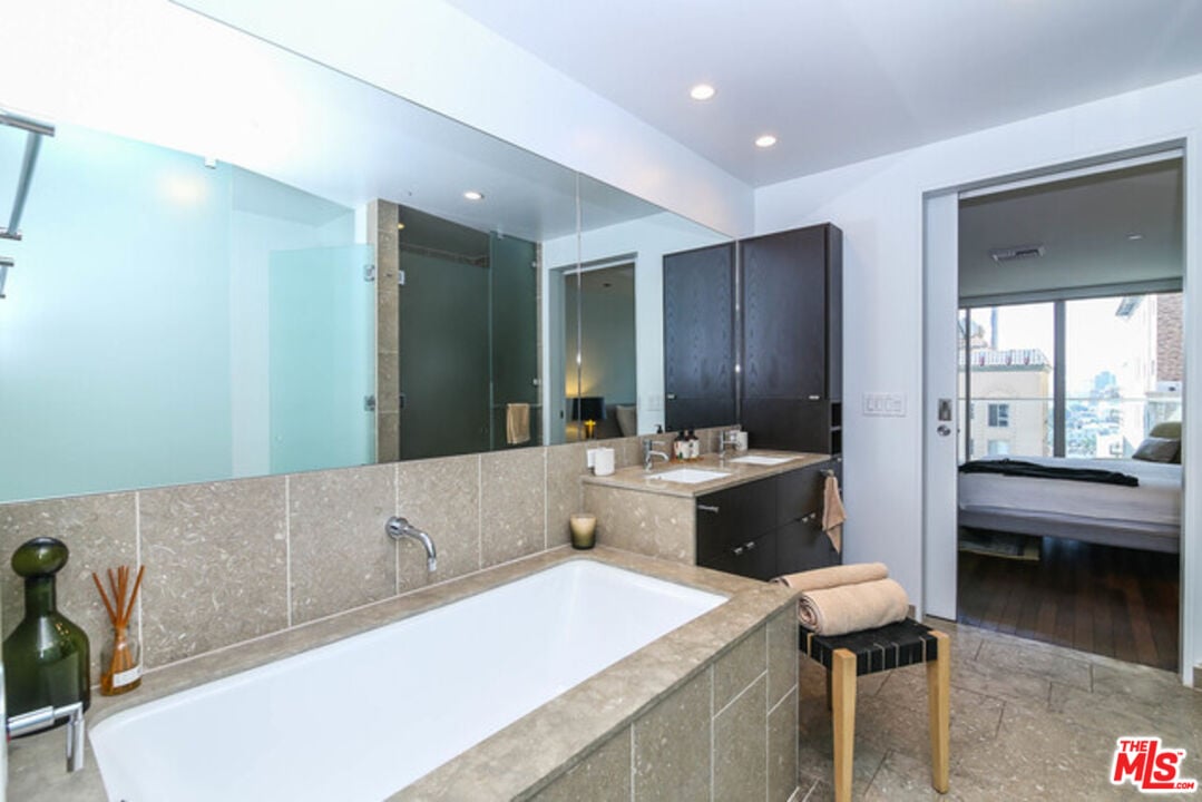 6250 Hollywood Blvd, #10N
