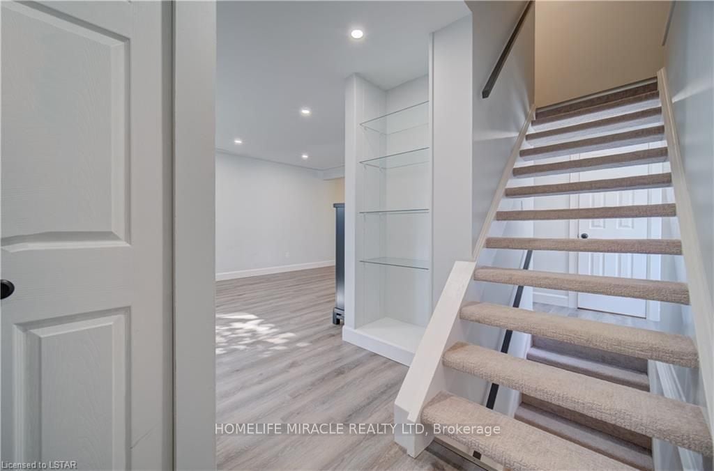 29 Ranchwood Cres